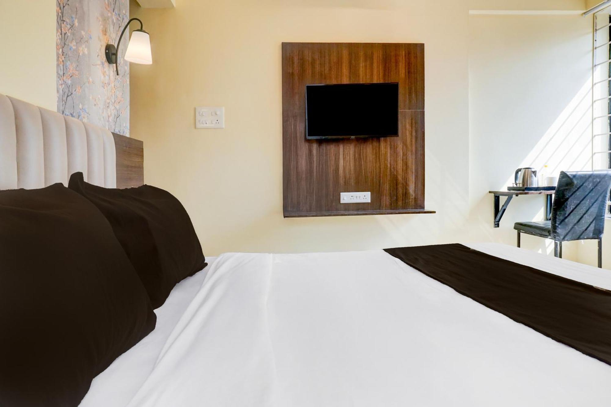Super Collection O Veerbhadra Nagar Baner Hotel Meribel Village Ngoại thất bức ảnh