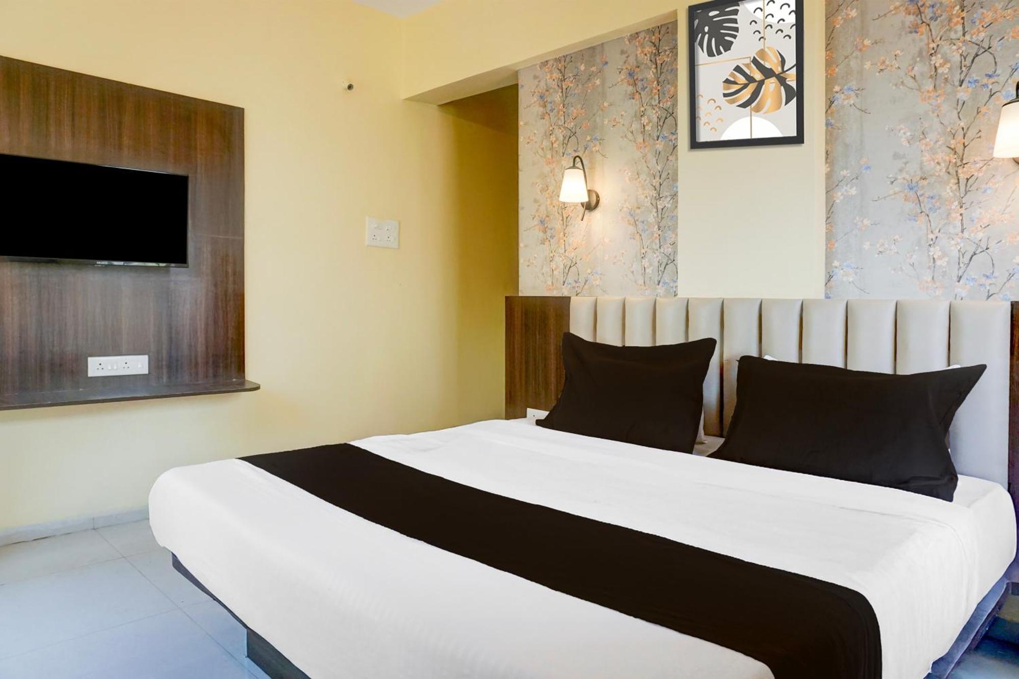 Super Collection O Veerbhadra Nagar Baner Hotel Meribel Village Ngoại thất bức ảnh